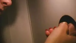 Frun blåser främlingar &quot; snopp