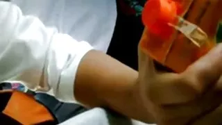 Flickor reaktion vid beröring dildo