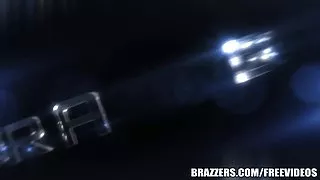 Brazzers - monique alexander - monique håller den fräsch
