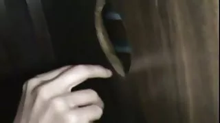 Äkta paret gör gloryhole !