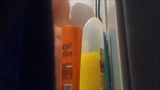 Naken mom fångas i dusch av gömda
