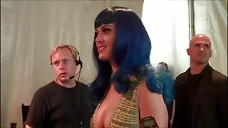 Katy perry massiva bröst