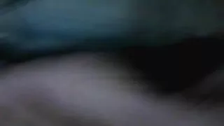 Killarna fångade knullar en tjej i pub toalett gangbang!