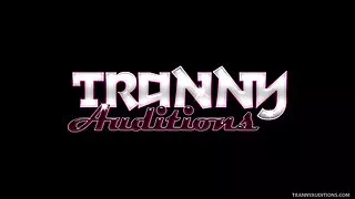 Väl hängde tgirl ryck hennes feta kuk!