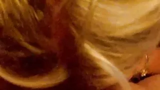 Amatör milf suger en stor kuk!