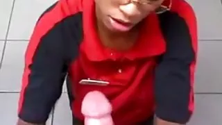 Amatör svart flicka ger bj