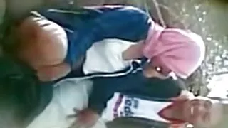 Indonesiska - hijab flicka att ha sex utomhus