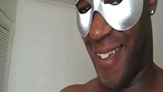 Maskerade mormor får en bra jävla från svart stud