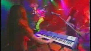 Flicka fisted på konsert på scenen