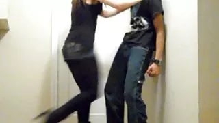 Ballbusting - teen brutal snabba kneeing!!
