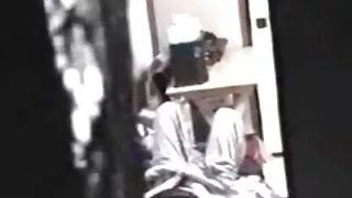 Fönster kika 15 tjej onanerar