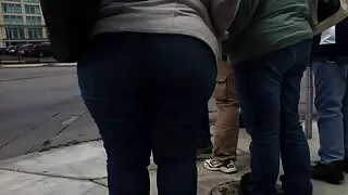 Big booty pocketless jeans röv