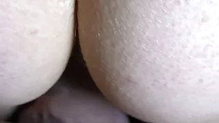 Screaming orgasm med stor paj närbild