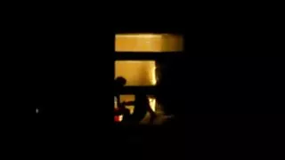 Spioneri människor - sex vid fönstret