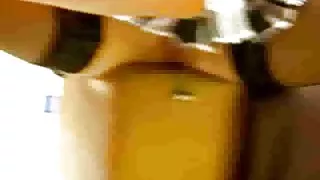 Sans-culotte dans le magasin de chaussure - kortkort utan trosor